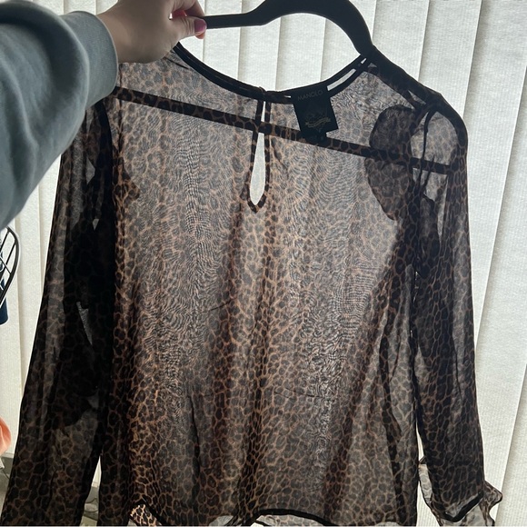 Manolo Leopard Print Ruffled Sleeve Top size S - Picture 5 of 7